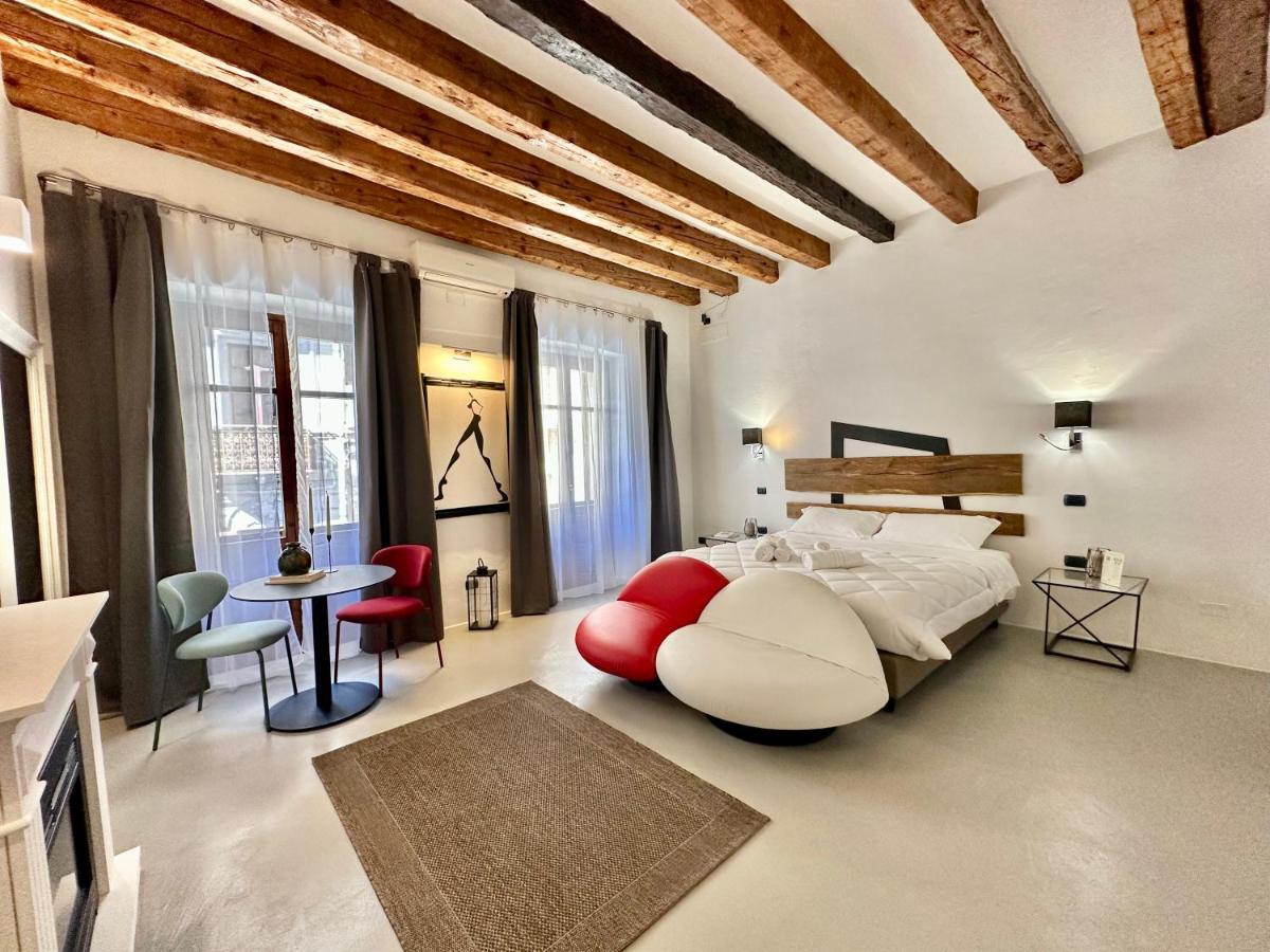 C&O Savoia Deluxe Rooms Каляри Екстериор снимка