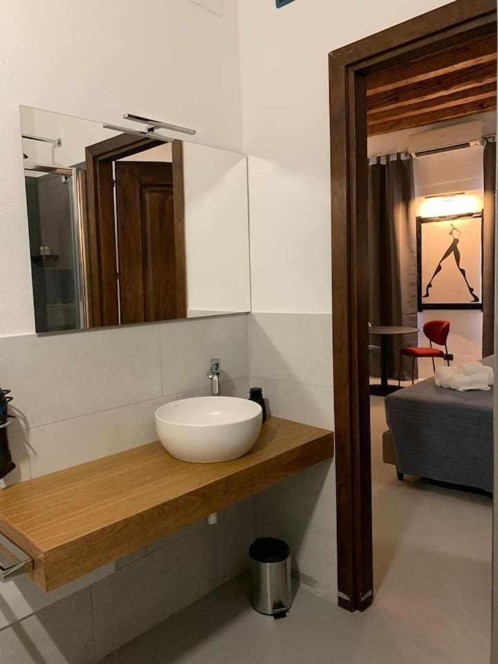 C&O Savoia Deluxe Rooms Каляри Екстериор снимка