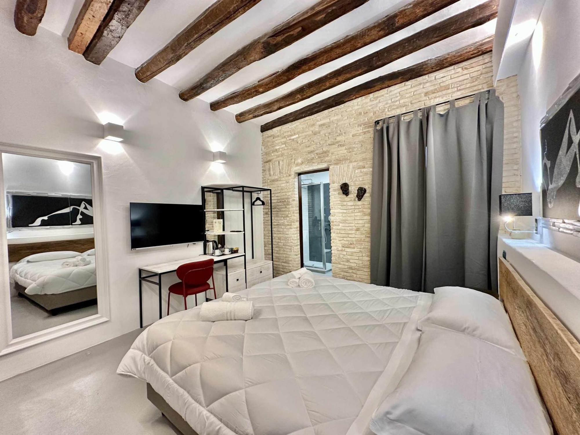 C&O Savoia Deluxe Rooms Каляри Екстериор снимка