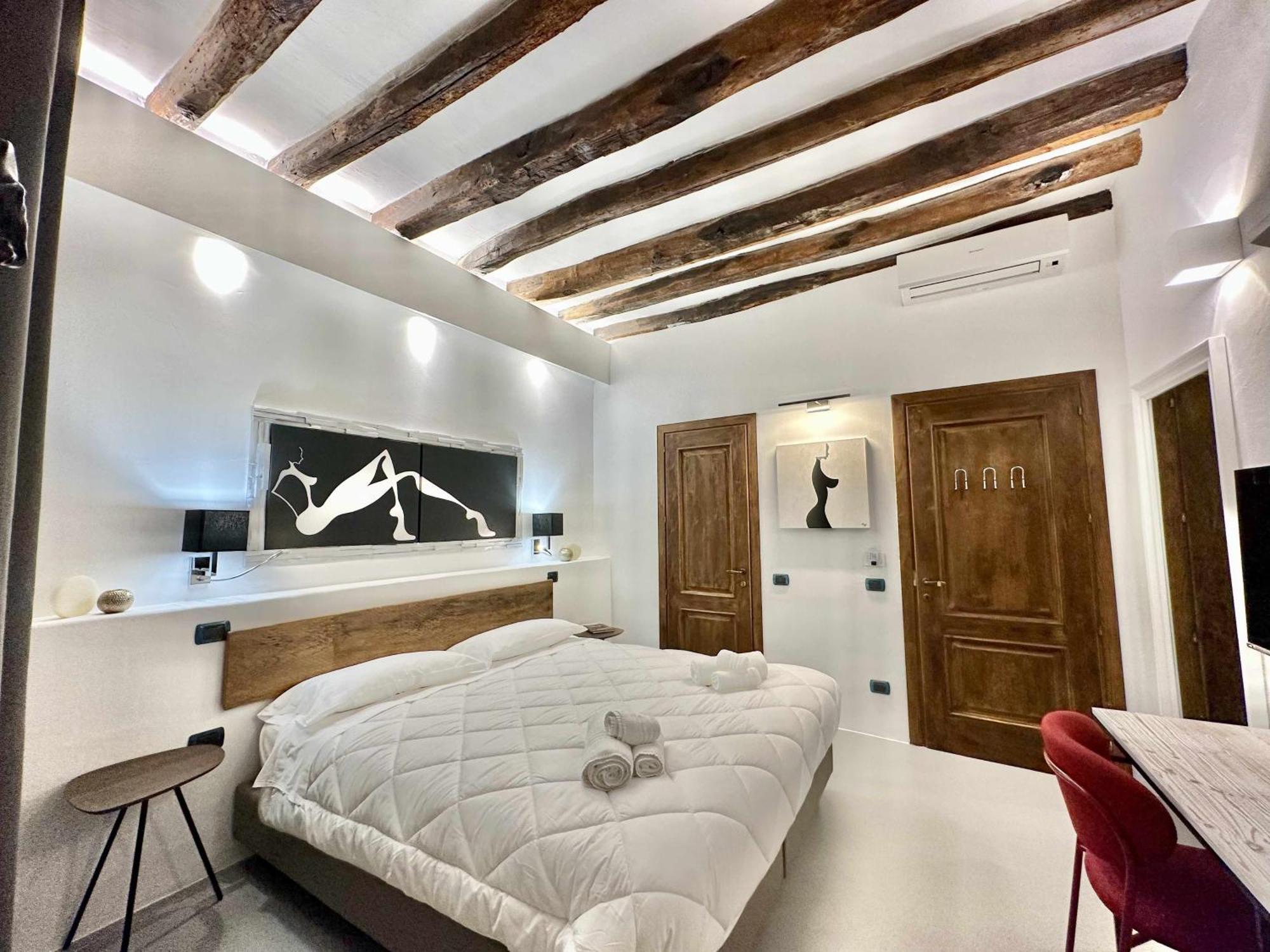 C&O Savoia Deluxe Rooms Каляри Екстериор снимка